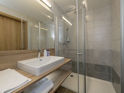 Das Bad des Business Apartments im ADORO Aparthotel in Bühl