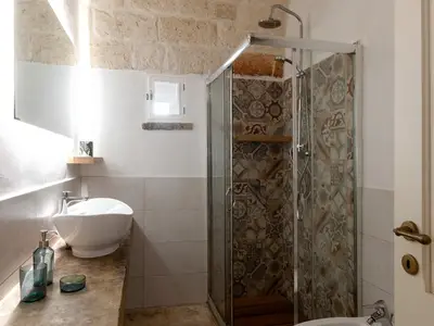 Badezimmer mit Dusche