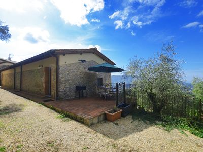 Der Eingang mit der exklusiv ausgestatteten Terrasse