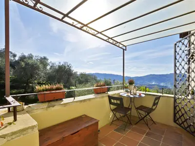 Die exklusiv ausgestattete Terrasse mit weitem Blick