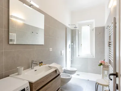 Badezimmer mit Dusche