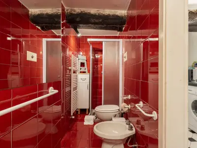 Badezimmer mit Dusche