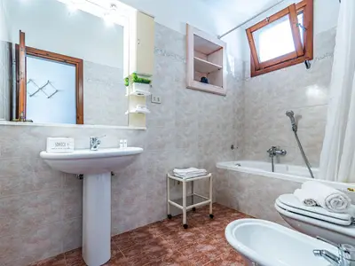 Badezimmer mit Badewanne
