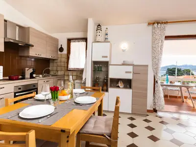 Küche und Essbereich