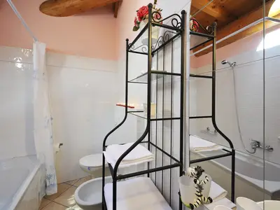 Badezimmer mit Dusche