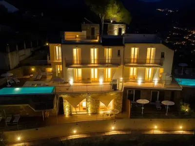 Relais Le Torri in Verici bei Nacht
