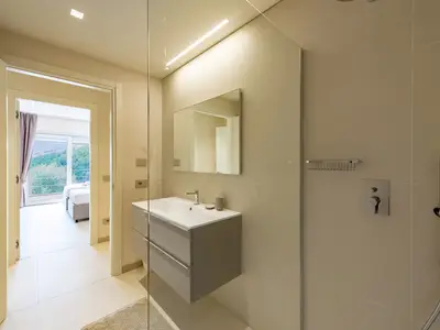 Badezimmer mit Dusche