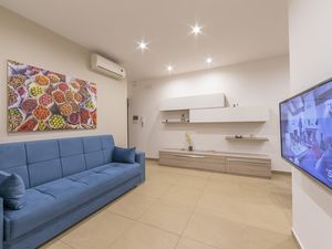 23706992-Appartement-6-Catania-300x225-2