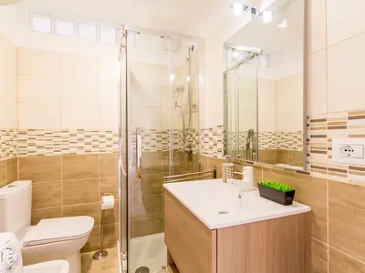 Badezimmer mit Dusche