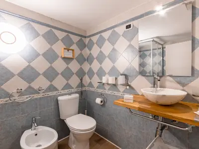 Badezimmer mit Dusche