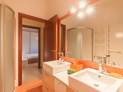 Badezimmer mit Dusche