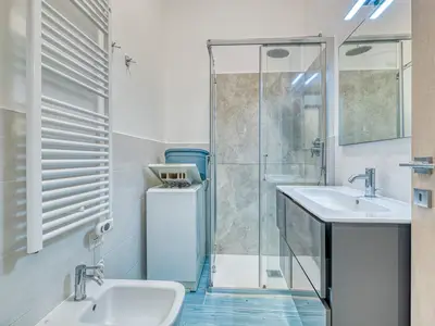 Badezimmer mit Dusche