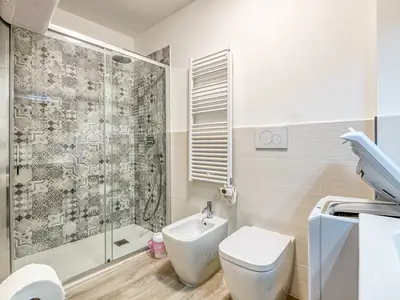 Badezimmer mit Dusche