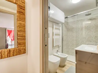 Badezimmer mit Dusche