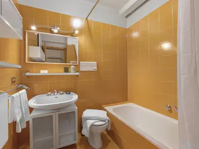Badezimmer mit Badewanne