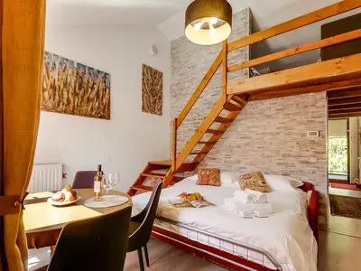 Schlafsofa (Schlafbereich für Studio)