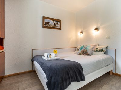 Hauptschlafzimmer mit bequemem Doppelbett