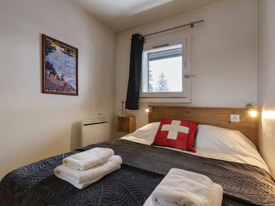 Gemütliches Schlafzimmer mit Doppelbett