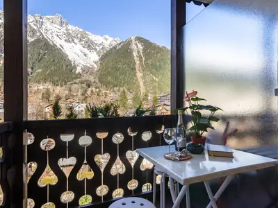 Esstisch auf dem Balkon