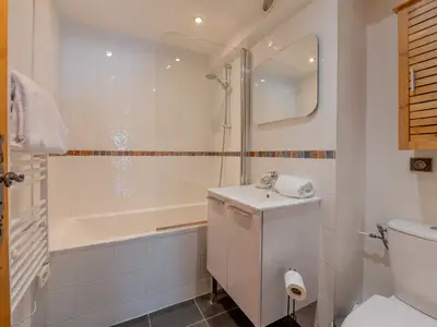 Badezimmer mit Badewanne