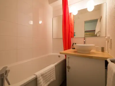 Badezimmer mit Badewanne