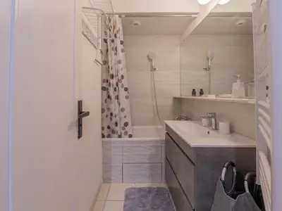 Badezimmer mit Badewanne