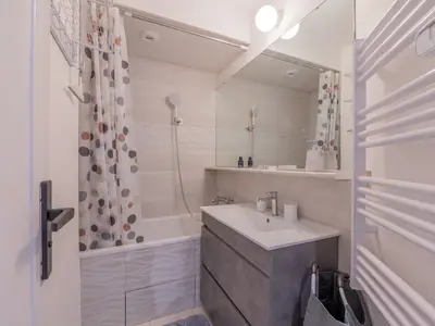 Badezimmer mit Badewanne