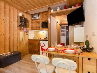 Heller Wohnbereich mit offener Küche