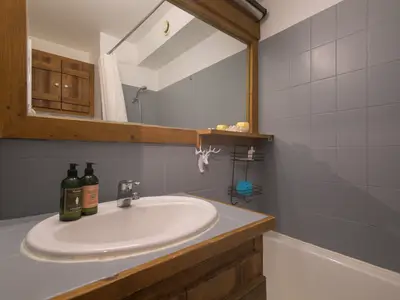 Badezimmer mit Badewanne