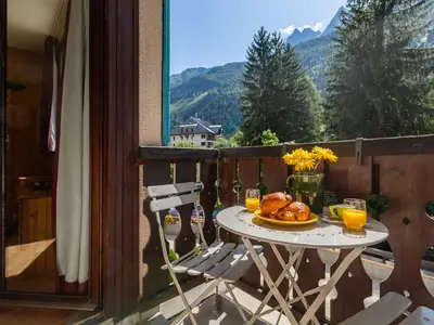 Sehr sonniger Balkon, ideal für Mahlzeiten im Freien