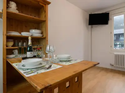 Esstisch zum Schließen & TV HD