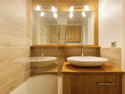 Badezimmer mit Badewanne