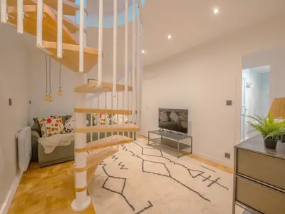 Wohnbereich im Erdgeschoss mit Doppelschlafcouch