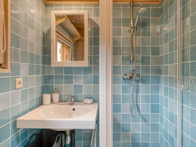 Badezimmer mit Dusche