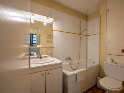 Badezimmer mit Badewanne