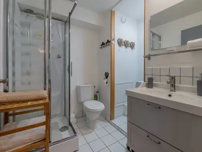 Badezimmer mit Dusche