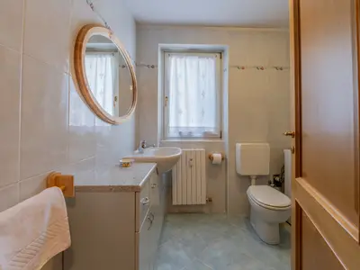 Badezimmer mit Dusche