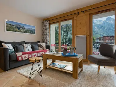 Helles Wohnzimmer mit Blick auf den Mont Blanc