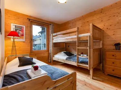 Zweites Schlafzimmer mit Etagenbett und Einzelbett - für 3 Personen