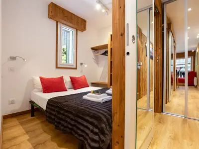 Schlafzimmer mit Doppelbett