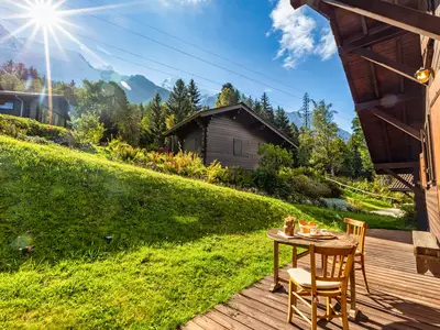 Terrasse und Gemeinschaftsgarten