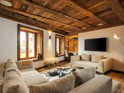 Großes Wohnzimmer und TV