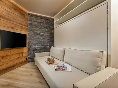 Gemütliches Wohnzimmer und großes Sofa