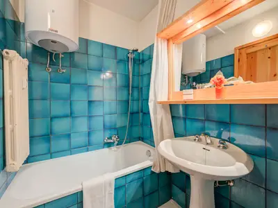 Badezimmer mit Badewanne