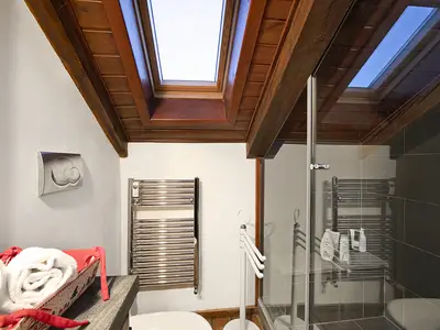 Badezimmer mit Dusche