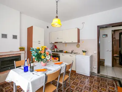 Küche und Essbereich