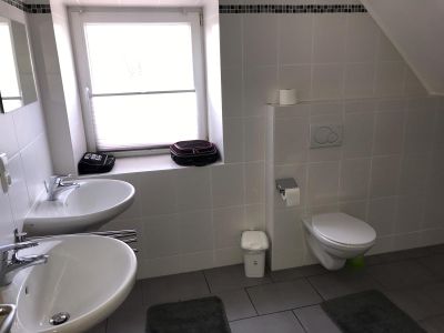 Bdezimmer mit Dusche und WC