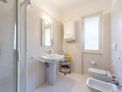 Badezimmer mit Dusche