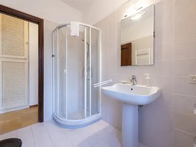 Badezimmer mit Dusche