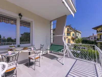 Die Terrasse vor der Wohnung